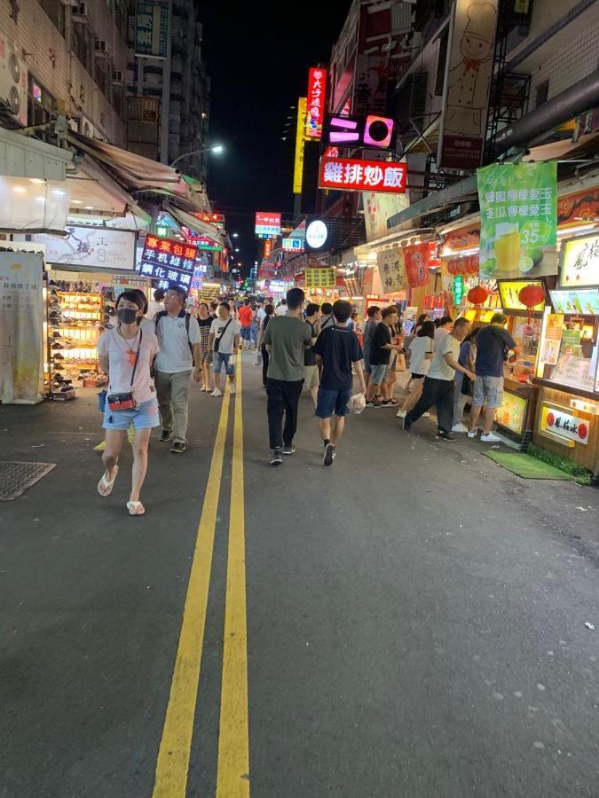 星霖之家 Lägenhet Taichung Exteriör bild